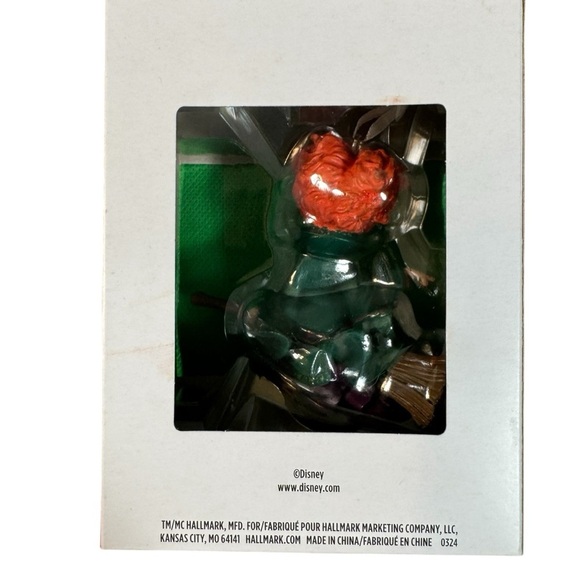 2024 Hallmark Disney Hocus Pocus Winifred Sanderson Christmas Ornament New - Picture 5 of 5